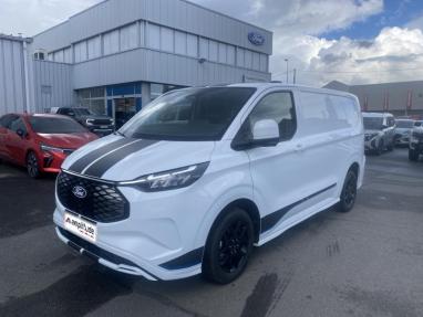 Voir le détail de l'offre de cette FORD Transit Custom Fg 320 L1H1 Electrique 160 kW 218ch Sport de 2025 en vente à partir de 37 999 €